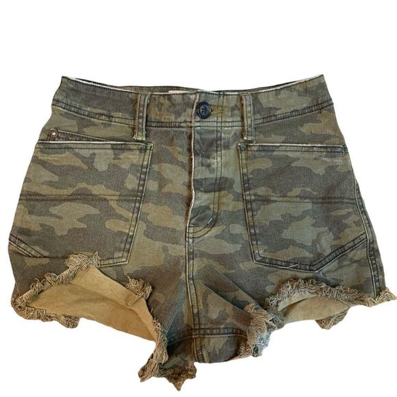 WE The Free Camo shorts green army print Sz 28